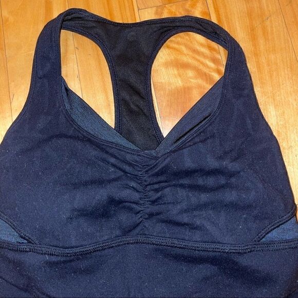 Lululemon black/grey tank size 2! In great condition - Picture 2 of 4